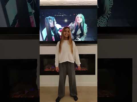 Lola Indigo y Ptazeta baile Tiki Tiki.