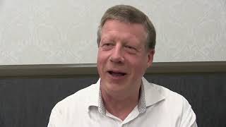 Представяне на Пол Хайнек - участник в НЛО -конференцията през септември