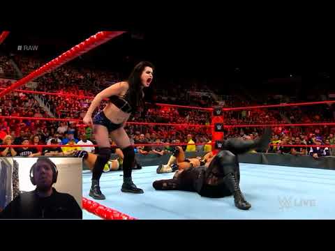 WWE Raw 18/12 2017 Absolution fight against Nia Jax & Others