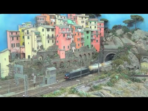 E484 MRCE CALABRONE CON CISTERNE TRASPORTO GESSO DB CARGO alle 5Terre