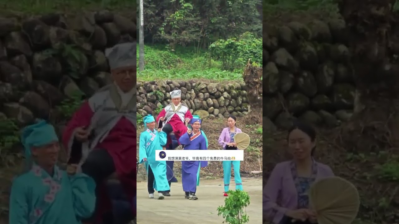 People dressed up as various legendary figures and performed antiphonal folk songs