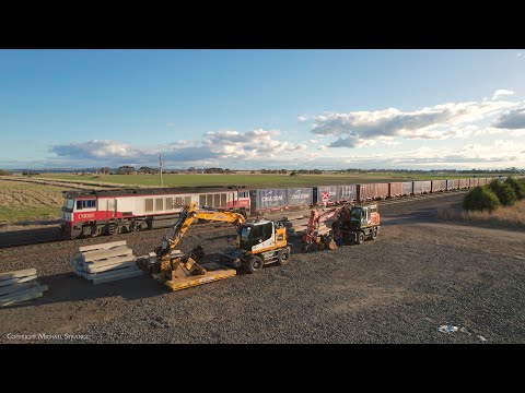 7922V SCT / SBR Dooen Container Train With CSR008 Passes Wheeled HiRails (15/8/2023) - PoathTV
