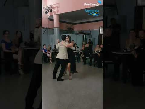 Natasha Lewinger y Haris Mihail,  en Si Sos Brujo, milonga, tango en Buenos Aires