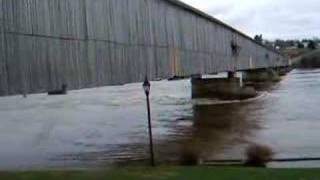preview picture of video 'High water at Hartland Covered Bridge'