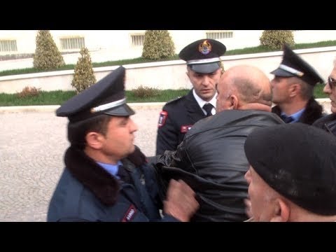 Protesta e PD, policia tolerance ndaj provokimeve?