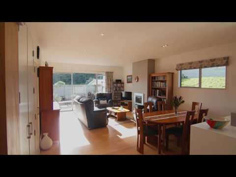 72 Saddleback Grove, Karori - Wellington (Emma Young & Craig Lowe)