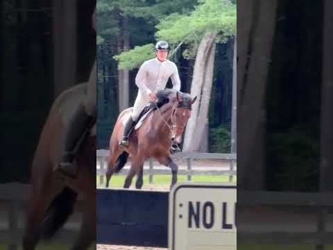 Tres Jolie video 1