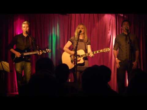 Lesley Pike feat Ryan Kelly: Every Time We Say Goodbye Live at Whelans