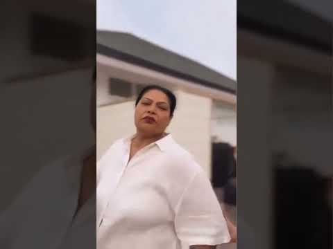 Hansika Motwani Enjoying in Beach with her Family New Video