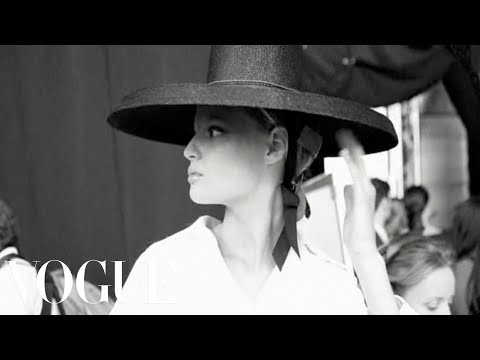 Carolina Herrera Ready to Wear Spring 2011 Vogue Fashion Week Runway Show
