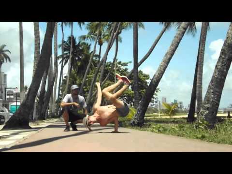 B boy JonasFlex e Buxexa BREAKDANCE IN BEACH  2015