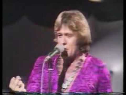 MALCOLM ROBERTS .  LOVE IS ALL AT THE INTERNATIONAL POP PROMS