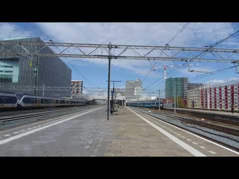 vertrek 2 dubbele SLT vanaf station Leiden Centraal