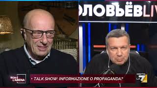 Il giornalista russo Solovyev: "Arresti in Russia? Non è così". E Sallusti scoppia a ridere