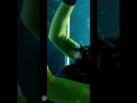 The meg-megalodon vs shark cage scene 😱