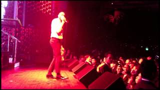 Mos Def / Yasiin Bey rhyming over trap music live at club Cubic Macau