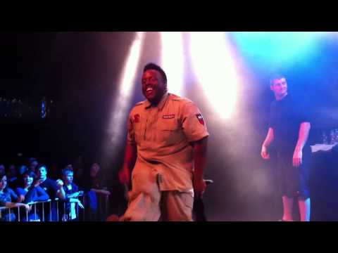 Tech N9ne Live In Prague + His BREAKDANCE (HD)