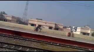preview picture of video '12471 स्वराज SF एक्सप्रेस crossing 12920 मालवा SF एक्सप्रेस .'