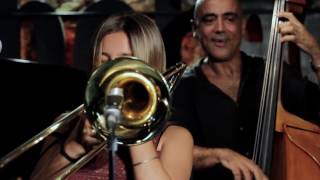 Flor de lis  Rita Payés &amp; Joan Chamorro  LUA AMARELA