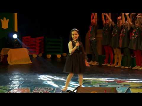 8* FESTIVAL ŠARENI VOKALI 2017 - Elena Crnomarković / Vrtim se / 3. Nagrada