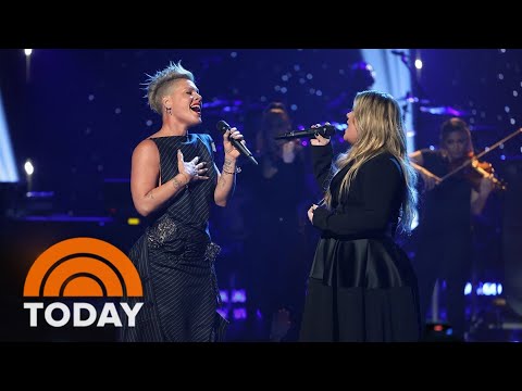 Kelly Clarkson duets with Pink at iHeartRadio Music Awards