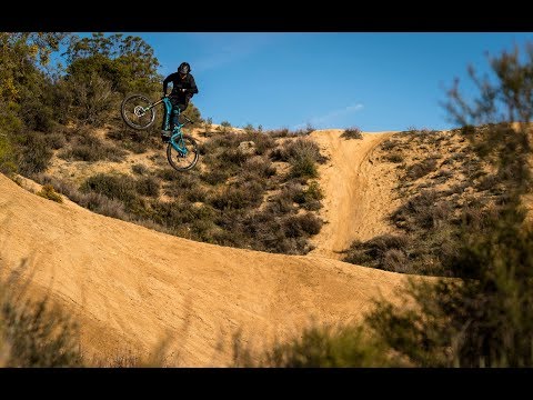 E-Bike BMC ve vzduchu