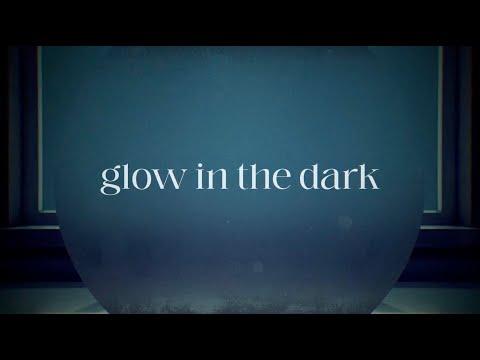 CloZee - Glow In The Dark (feat. Ella Vos) [Official Lyric Video]