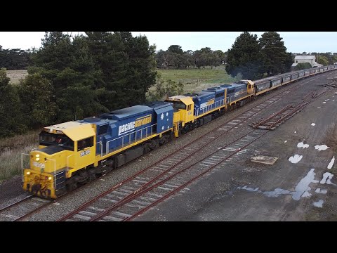 Amazing Horn Show On 9157 Pacific National Grain Train With XR555 XR554 XR552 At Meredith (20/9/22)