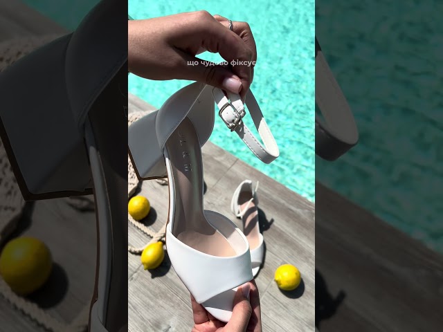 Чоботи жіночі шкіряні байка хутро 592641 Чорний Босоніжки жіночі 592324 Білі