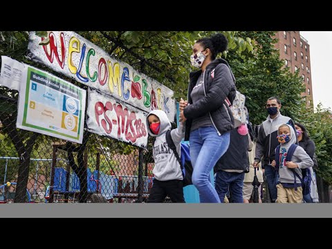 New York schließt wegen der Corona-Pandemie wieder alle Schulen