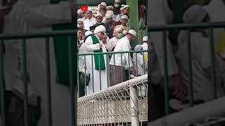 Download lagu Habib jindan turun dari masjid Al Hawi Condet maulid nabi 2021 #shorts#maulidnabi#alhawi mp3