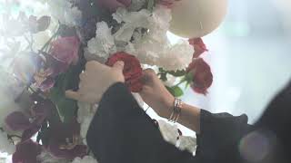 بائعة الورد