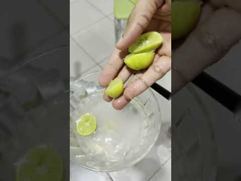 Agora só uso esse truque pra limpar meu microondas