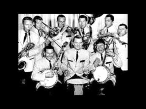 Bing Crosby Radio Show (1946) Feat. Spike Jones, Skitch Henderson, Lina Romay, The Charioteers (1)