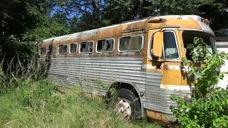 1952 GMC Bus & 1940's Mack Bus (CTR-153) 1952 GMC Bus & 1940's Mack Bus (CTR-153)