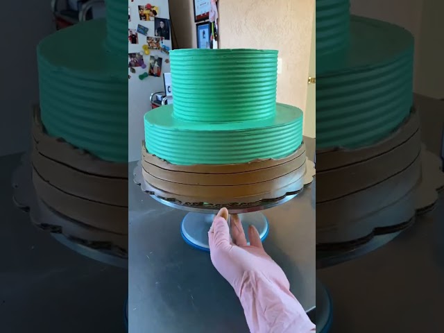 Vídeo relacionado con Dekora Decoración Tartas de Cumpleaños Infantiles en Disco de Oblea Comestible - Personaje Avengers Hulk - 20 cm