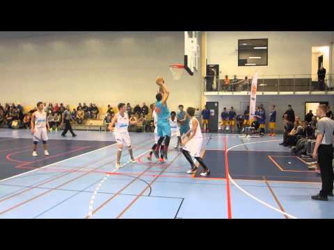 Goran Ahmad gör två poäng för Fryshuset