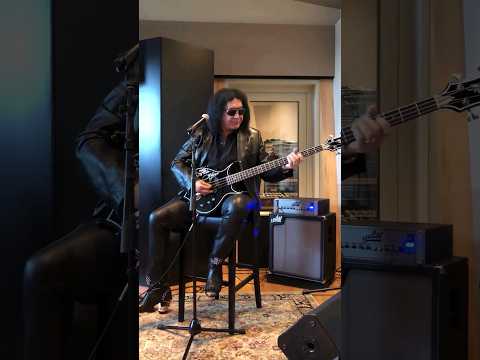 Can Gene Simmons actually play bass?!