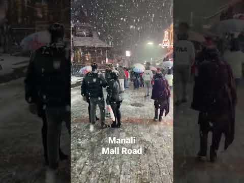 Manali mall road in snow | 2023  #manali #snow #snowfall #mallroad