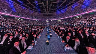 שירת ההמונים בהיכל מנורה 🌟 נאור כרמי & 10,000 חסידי חב"ד - אני מאמין • המעמד האדיר \\ צבעים הפקות