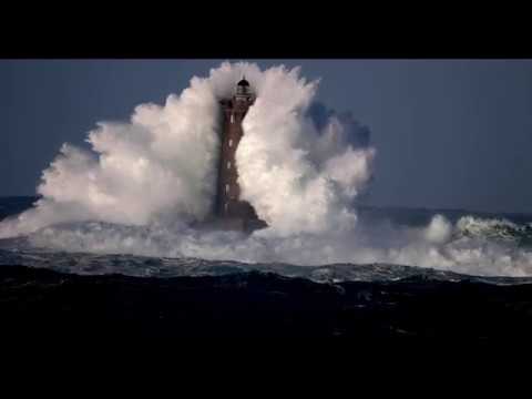 Phare du Four : vagues énormes suite à la tempête Fionn