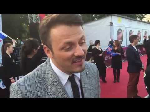 Daniel Kajmakoski auf dem Roten Teppich zum ESC 2015 in Wien