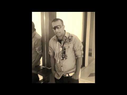 ELLA SE MUEVE - BOMBOMB