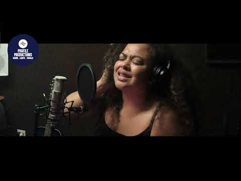 Natalie Raikadroka - Ciqomi Au (Music Video)