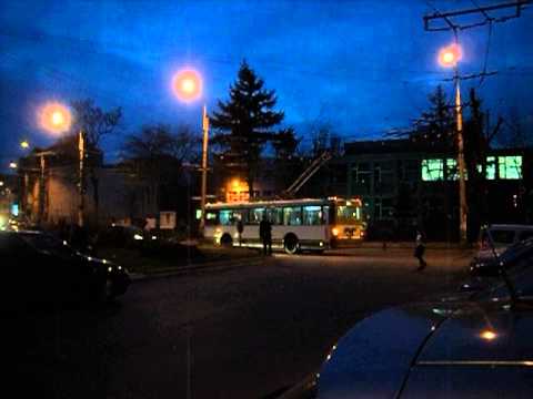 Troleibuzul Astra Ikarus 415T #5221 pe linia 97 parasind capatul '' Sf.Voievozi''