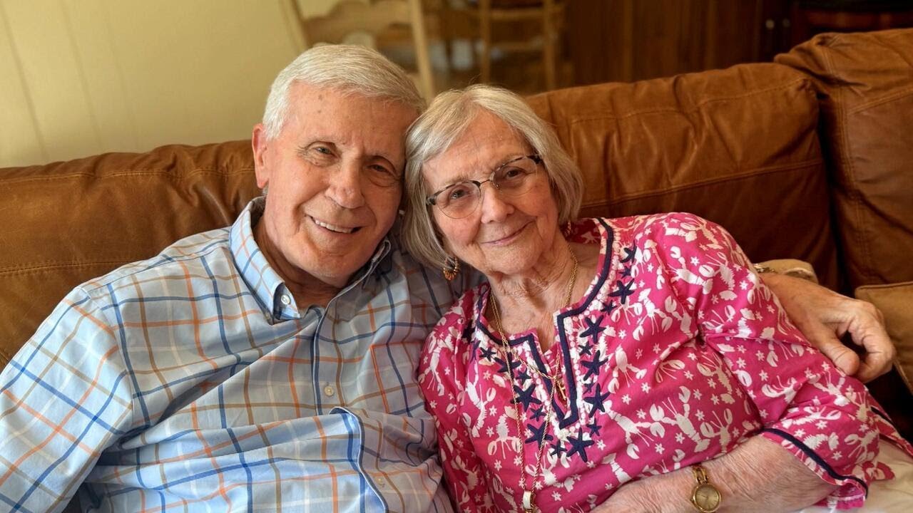 91-year-old husband sings to wife with dementia