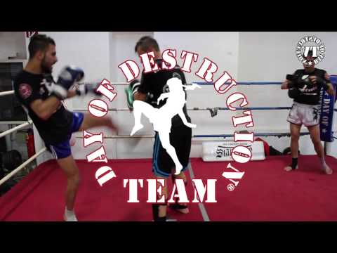 Muay Thai Clinch training at Siamstore with Mangonjuk & Coach Ralf Stege