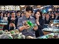 賭石擂台現場，角落裡不起眼的清潔工一眼相中被人丟棄的破石頭，所有人諡笑他自不量力，豈料切開竟是極品玻璃種！瞬間翻盤強勢打臉，原來他有透視神眼，每塊原石一眼洞悉！美女總裁搶著嫁！#一眼辨真假