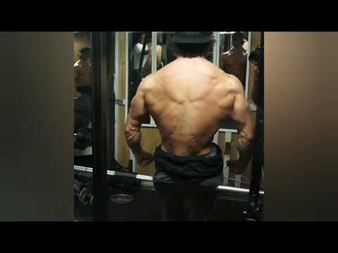 Hulk Muscular Back Pose #Desibodybuider #desigym #desidiet #fitness#exercisec#workout #running