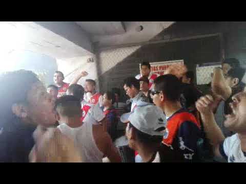 "La academia hoy hay que ganar" Barra: La Banda del Basurero &bull; Club: Deportivo Municipal